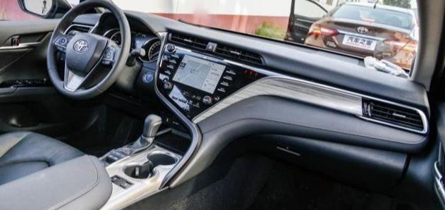 开完大众帕萨特，换到丰田凯美瑞上，车主：体验后才发现差距