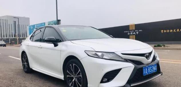 开完大众帕萨特，换到丰田凯美瑞上，车主：体验后才发现差距