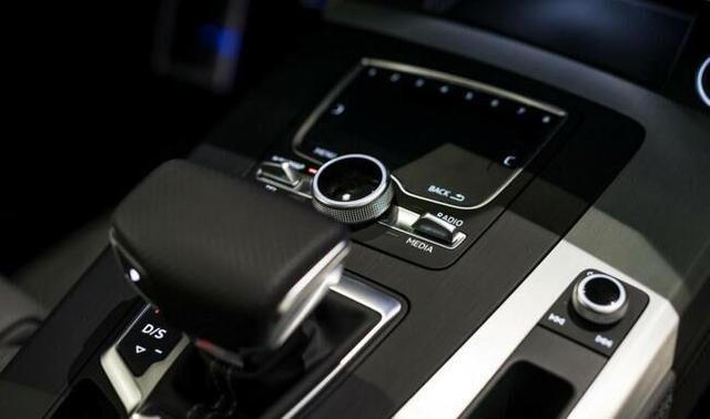 奥迪Q5终于迎来改款, 百公里提速仅6.1秒, 油耗低至4毛成X3最强对手