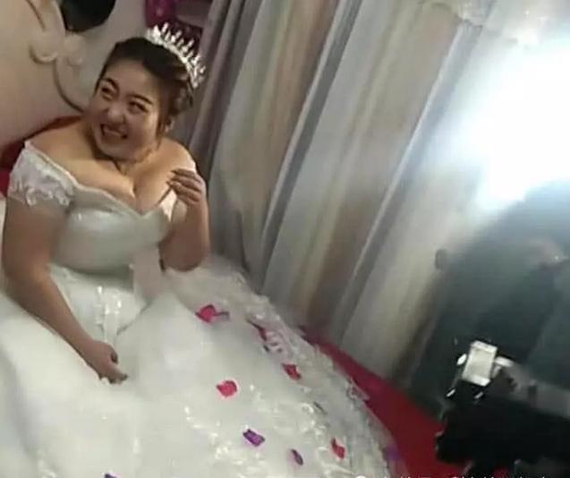 抖音200斤“胖新娘”长啥样？当看到她的脸，网友：果然丑和胖没什么关系！