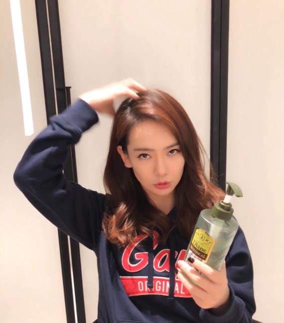 穿衣搭配|戚薇随手一晒的洗发水,价格被曝后,网友:明星的真实消费