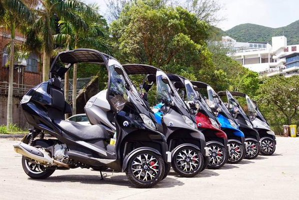 倒三轮摩托亲民上线，比两轮车安全，还自带顶棚，再不怕刮风下雨