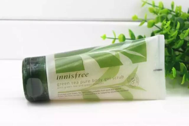 眼影 香港海关突击查获大量大牌高仿化妆品!6间店有755件冒牌货!