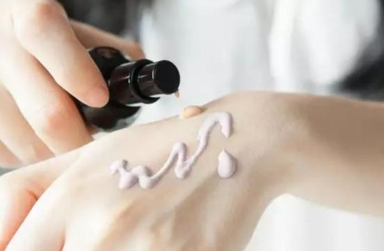 “先涂隔离还是先涂防晒？”困扰女生多年的问题终于有答案了！