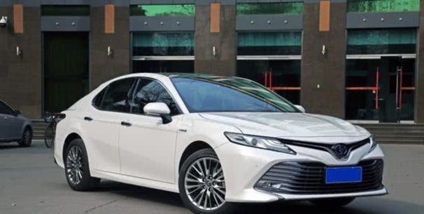 开完大众帕萨特，换到丰田凯美瑞上，车主：体验后才发现差距