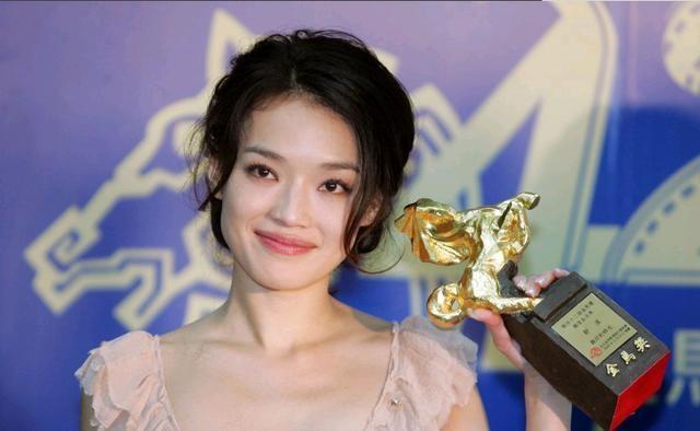 李冰冰|堪称“酒鬼”的10位明星，李冰冰90秒喝瓶白酒，他靠喝酒赢辆车
