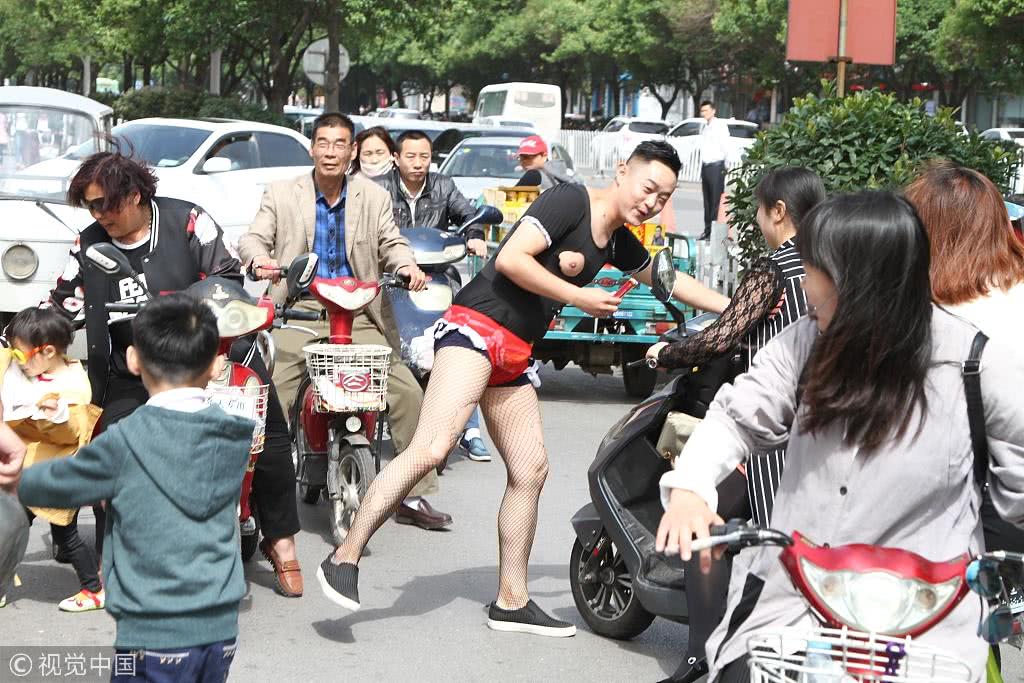 中国式结婚的悲剧 公公吻儿媳 伴娘被袭胸 新郎被暴打 动漫资讯 娱乐新闻网