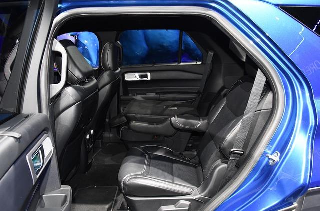 福特推出全新探险者，3.0T+10AT，车长超5米，6座布局或仅30万起