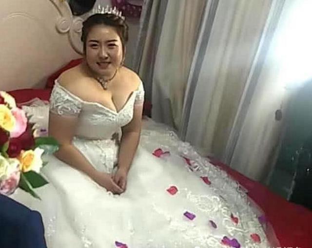 抖音200斤“胖新娘”长啥样？当看到她的脸，网友：果然丑和胖没什么关系！
