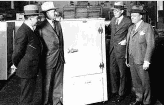 他是“人类历史上第一死神”，他的发明危害人类几十年，晚年离奇去世