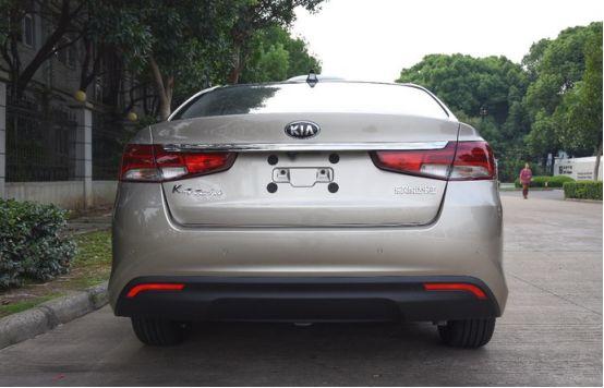 还准备提钱去买凯美瑞吗？这车1.8L配6AT仅12.88万，比迈腾还漂亮