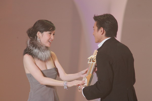 曾经香港的“玉女掌门人”，不晒太阳不生子，今52岁韵味满天飞！