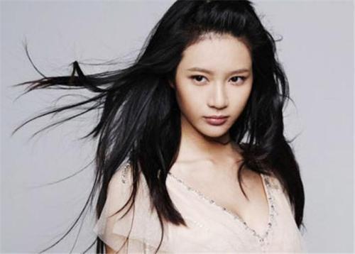 年享27岁女星离世，坐月子被老公家暴，离世后孩子送往孤儿院