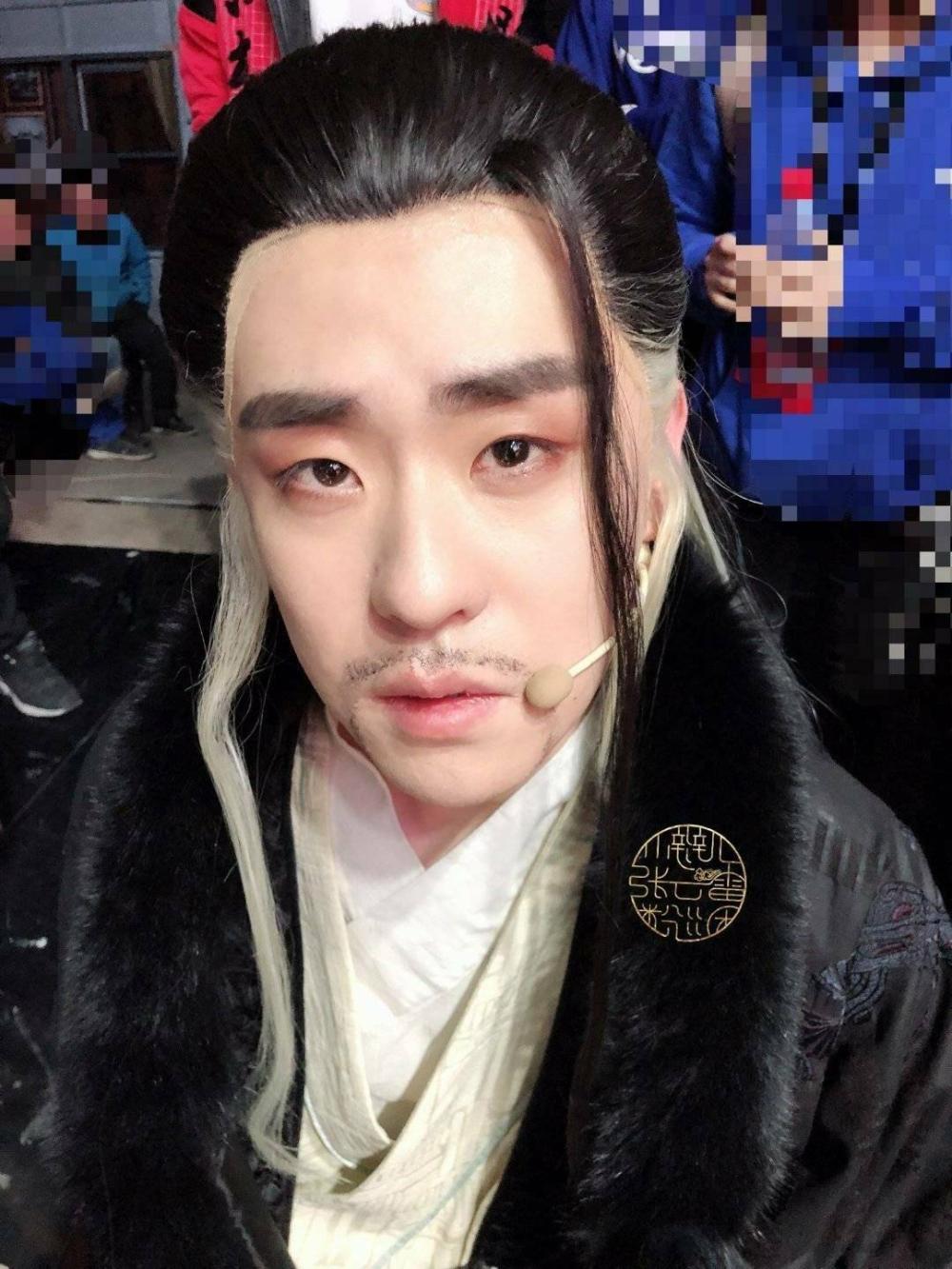 张云雷《欢乐喜剧人》杨过造型明明很丑,却被粉丝控评成"好看"