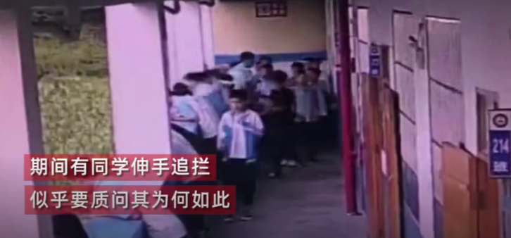 广西河池一中学男生被同学从4楼扔出楼外，全身多脏器官受损严重