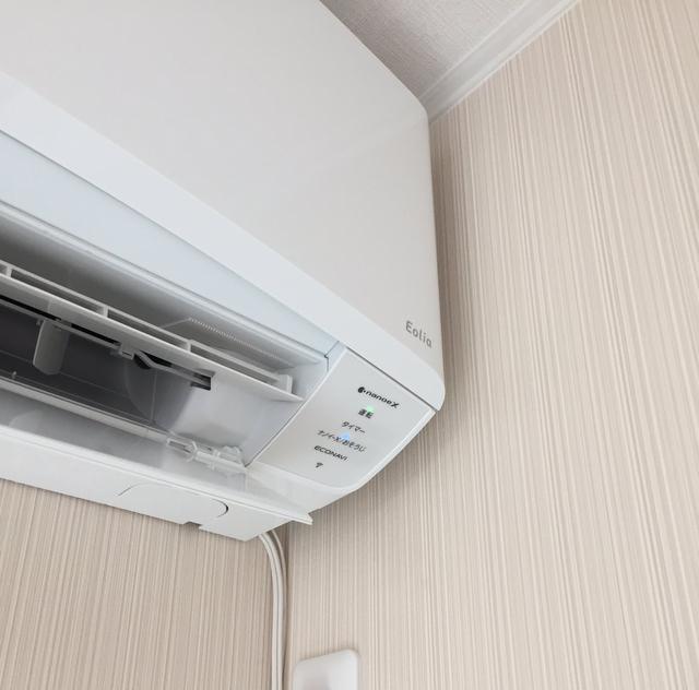 不对比一下日本人安装的空调，你们都不知道国内师傅装的有多丑