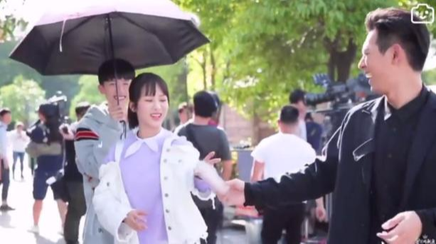 防晒 李现杨紫不小心晒出“防晒霜”火了,因太便宜被看不起,李现:我用了两年了!