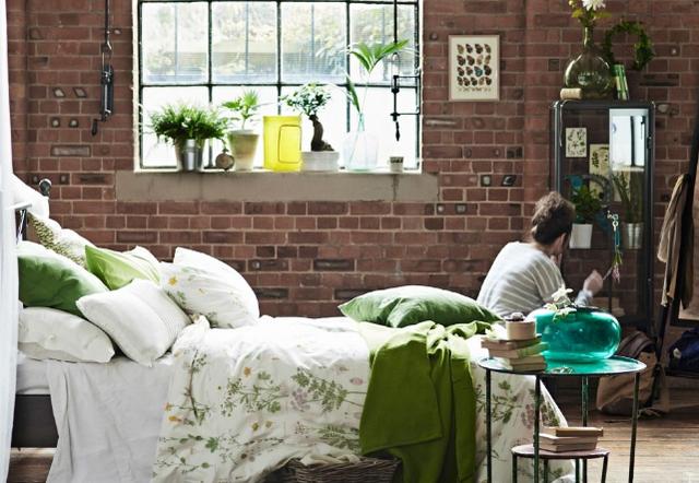 晚上睡觉时，这三件东西最好不要放在床边，难怪家人老是生病