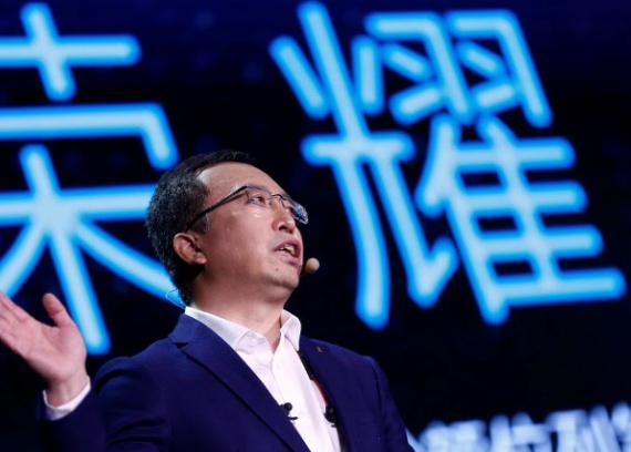 线上手机销量大洗牌，苹果华为惨败，小米痛失销冠，新王者诞生！