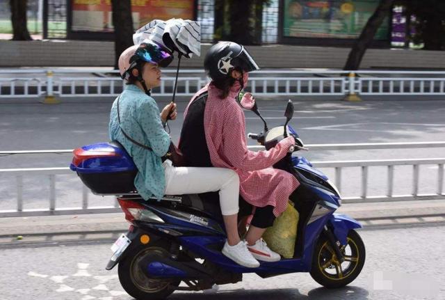 电动车刚充满电，为什么一加速就掉两格电？看完缘由，终于明白了