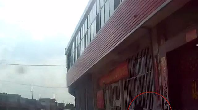 准丈母娘拒绝留宿,小伙不得已徒步回家:两天没吃喝都快走不动