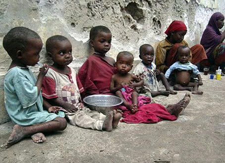 为什么非洲人吃不饱饭?看了菜市场才知道,他们可能不值得同情