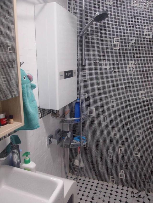 这就是香港750万的房子啊, 太憋屈了, 请我去住我都不去!