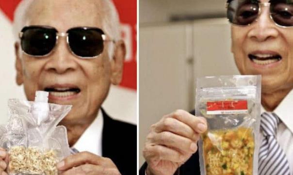 泡面▲日本“泡面之父”吃了60年泡面，看到他的吃法，网友：以前吃错了