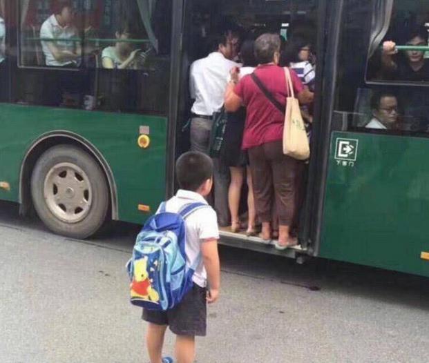 十年前vs十年后，盘点被大妈逼上绝路的祖国花朵