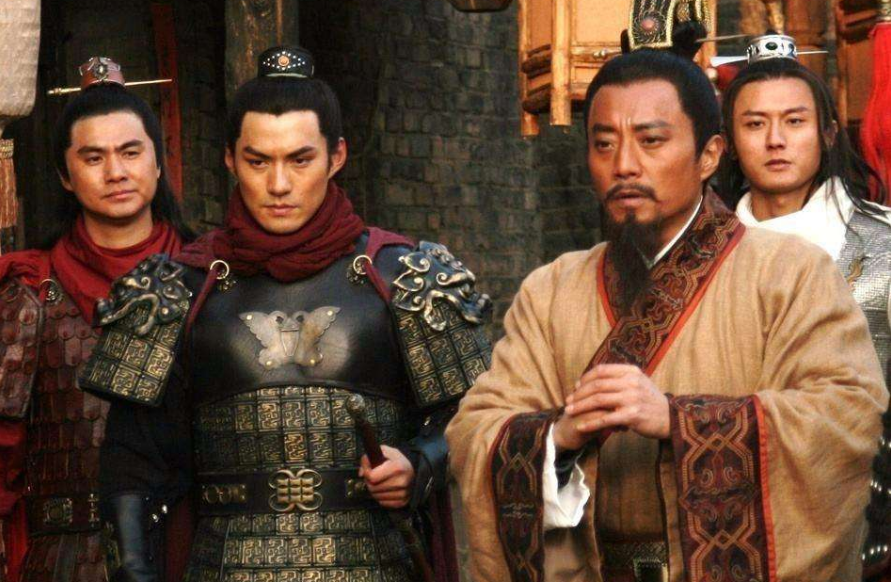 水浒里的宋江到底是个什么样的人，为什么梁山泊好汉对他那么敬重?