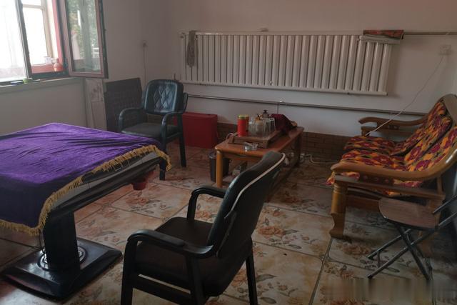 退休夫妻回农村过浪漫生活，40万元改造土窑洞变豪宅，看啥样