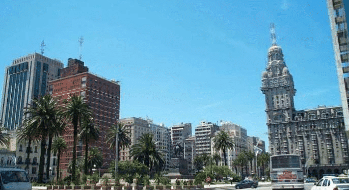 非洲最富有的国家, 人均GDP是中国的四倍, 首都离本土160公里