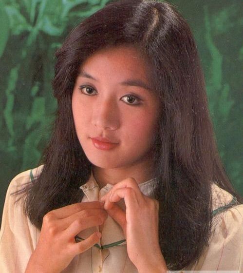 她拍戏替老公还债，却给债主生下两个儿子，今68岁活得精致美丽