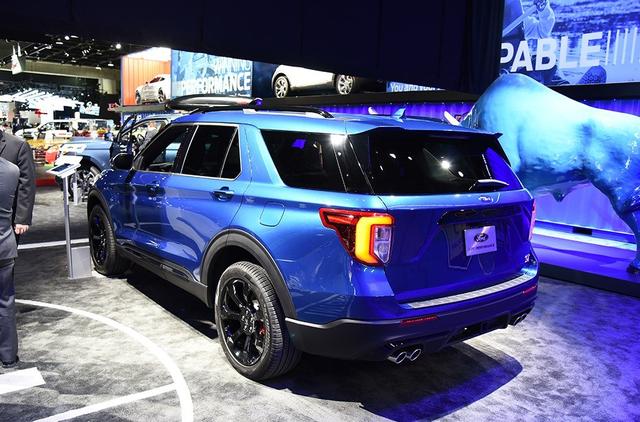 福特推出全新探险者，3.0T+10AT，车长超5米，6座布局或仅30万起