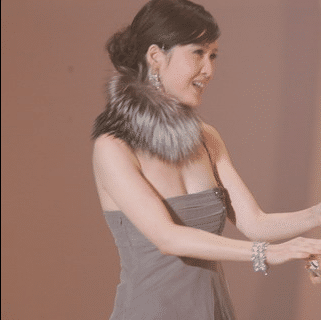 曾经香港的“玉女掌门人”，不晒太阳不生子，今52岁韵味满天飞！