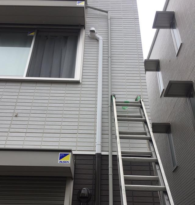 不对比一下日本人安装的空调，你们都不知道国内师傅装的有多丑