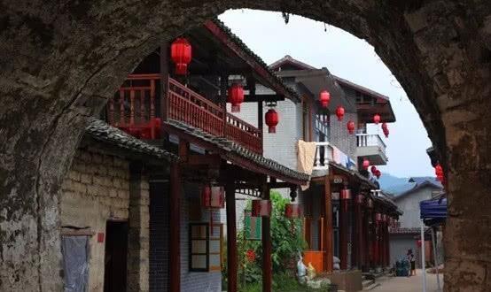 古镇|中国唯一在水上的古镇,至今不通车、不修桥,只有坐船才能到达!