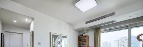 阳台跟客厅不要装推拉门,有钱人都用这样的设计代替,太聪明了 阳台跟客厅不要装推拉门,有钱人都用这样的设计代替,太聪明了