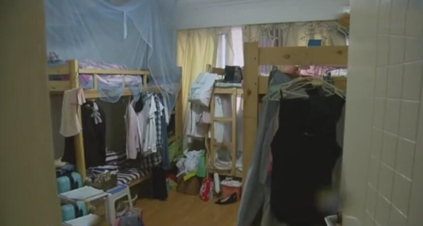 上海黄金地段房租每月800元？一户人家130平成32人“女生宿舍”！