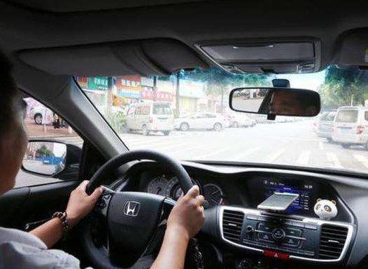 乘客赶时间还打顺风车、拼车，迟到就给差评，车主：你下去叫专车