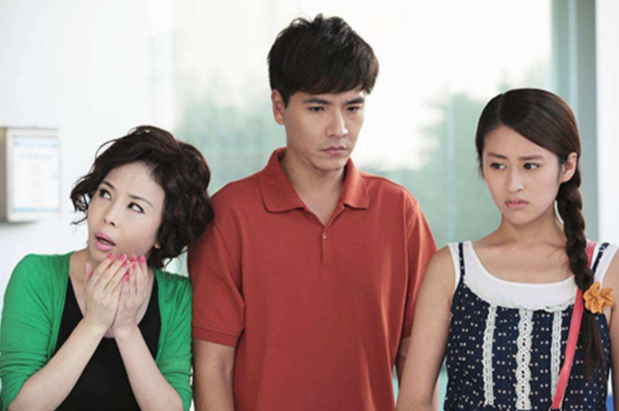 “媳妇，买了房为什么房产证上没有儿子的名字”“问你自己”