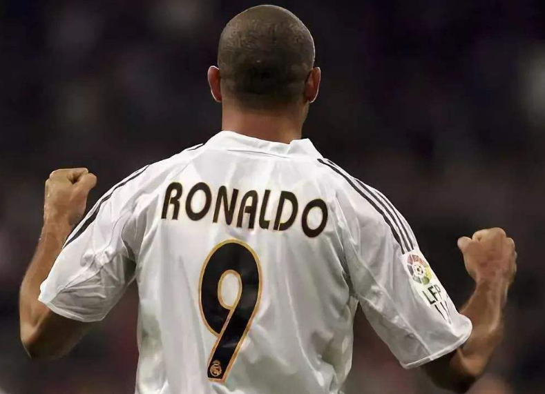 欧洲九大豪门近二十年最强九号!大罗两次上榜,一人曾令穆帅害怕!