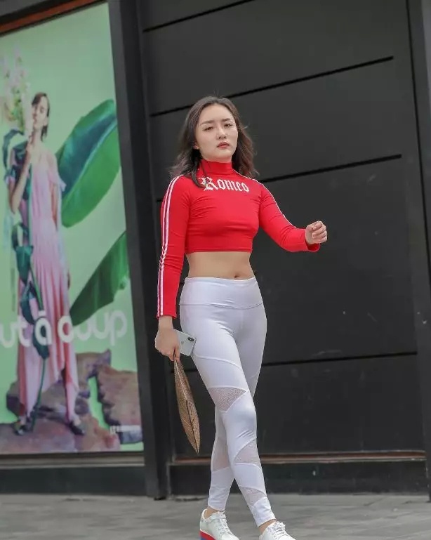 街拍：设计师都看不懂的小姐姐 你能看懂么？