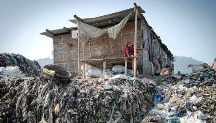 印度最繁忙垃圾场，每天吞吐九千吨垃圾，三千多家庭靠它为生