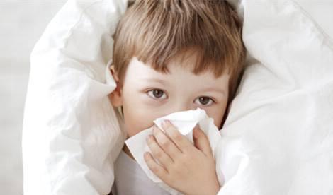 医生告诫：千万别把这3种“中毒现象”当成感冒，小心孩子患癌！