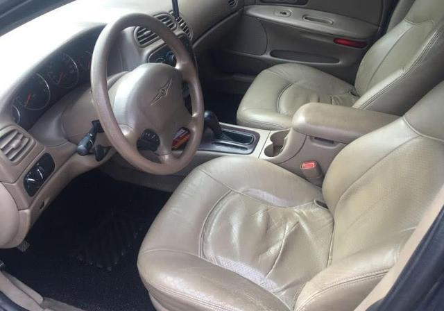 男子3万买到一辆很拉风的跑车，一天到晚往加油站跑