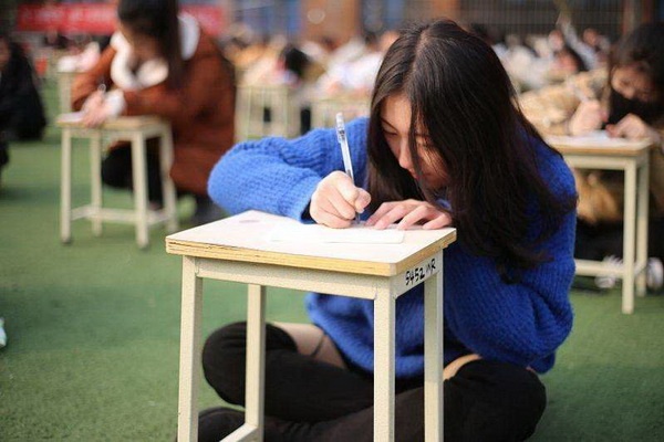 高考志愿填完后，明智的考生会这样做，而你却在傻等通知书