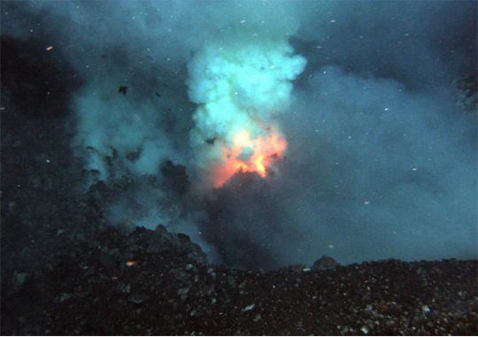 火山■海洋都是水，为什么浇不灭海底火山，科学家：没那么简单