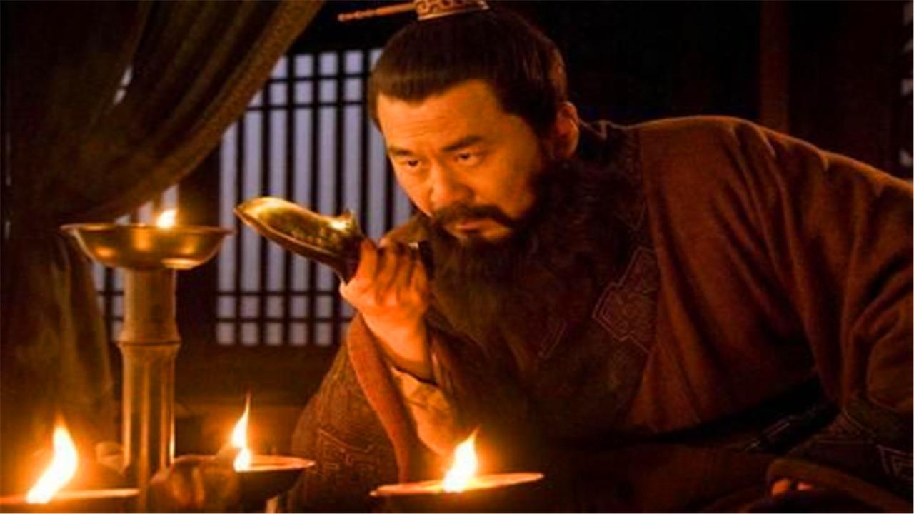 曹操：曹操惜才，却为何要暗杀17岁神童？曹丕求情反遭训斥：你玩不过他