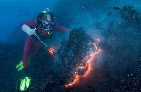 火山■海洋都是水，为什么浇不灭海底火山，科学家：没那么简单